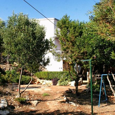 Apartment Zarace - Gdinj 4598A Bagian luar foto