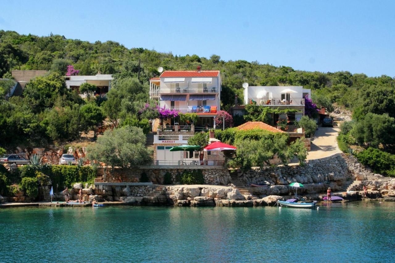 Apartment Zarace - Gdinj 4598A Bagian luar foto