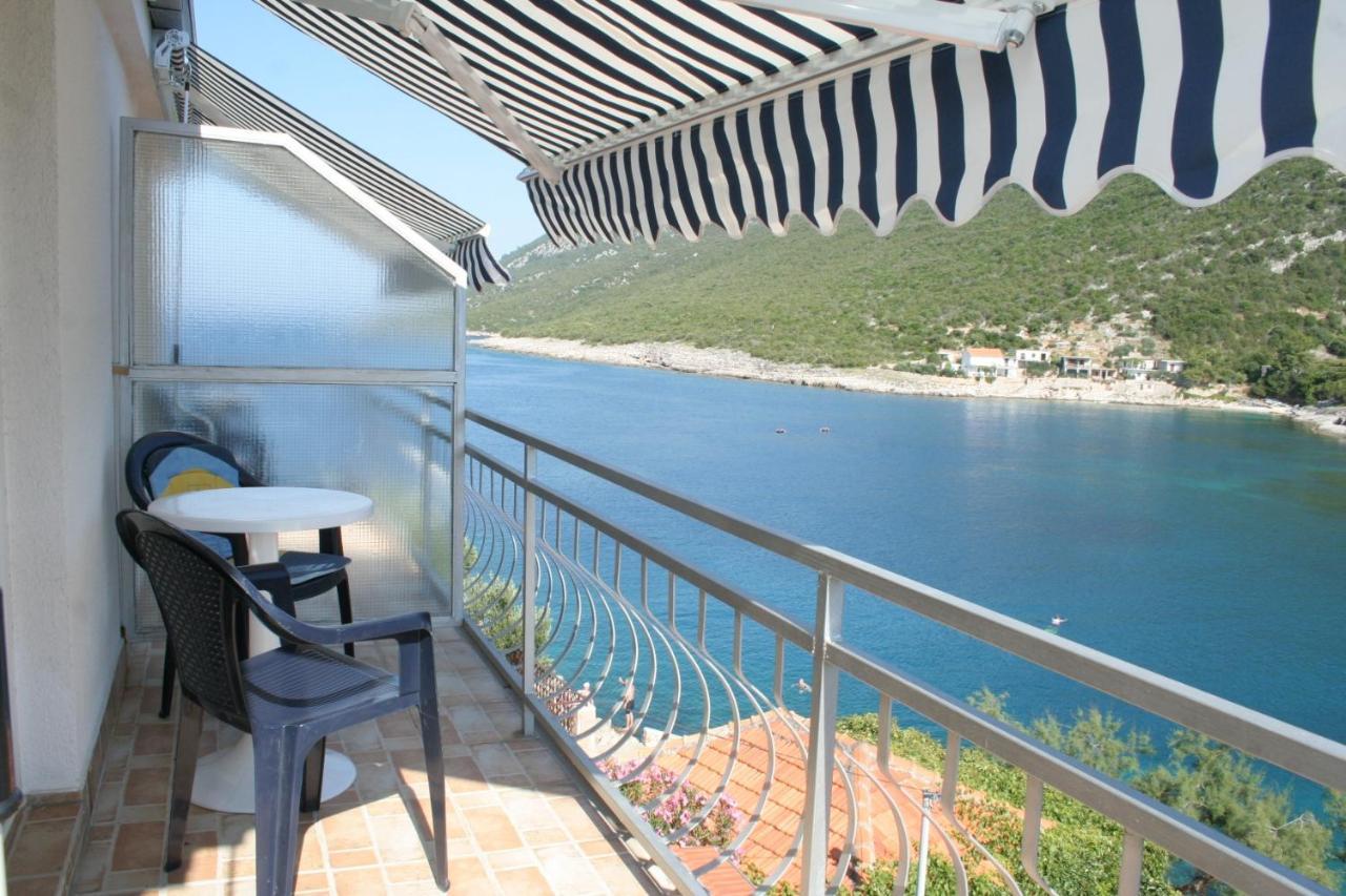Apartment Zarace - Gdinj 4598A Bagian luar foto